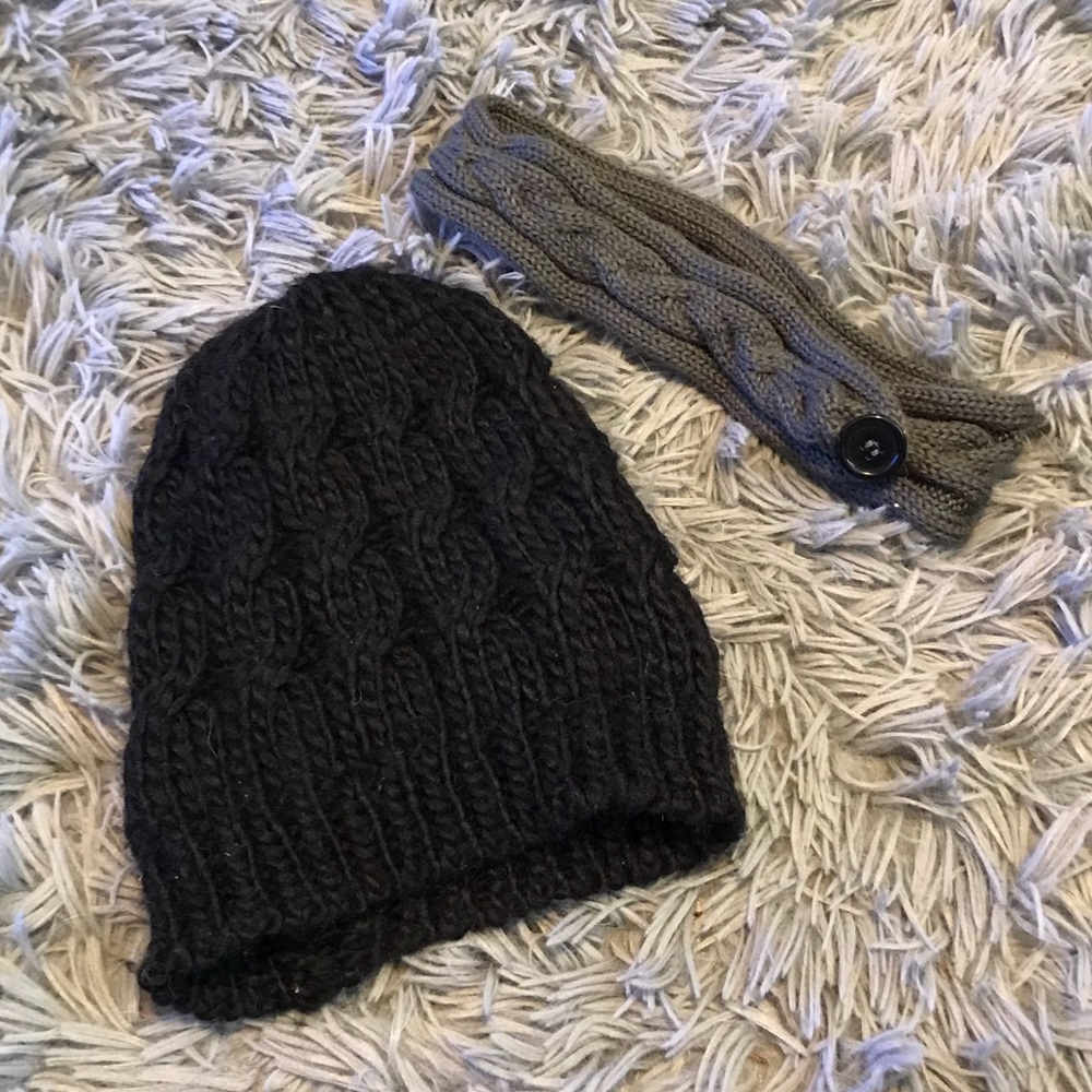 Black knitted beanie. Gray knitted headband.